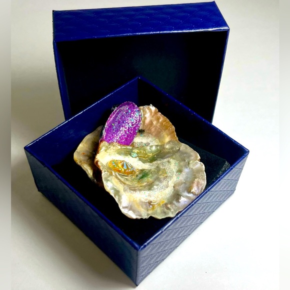 Handcrafted Shell Hair Clips - Picture 3 of 6